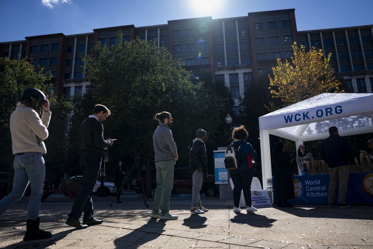 World Central Kitchen serves free meals to furloughed federal workers