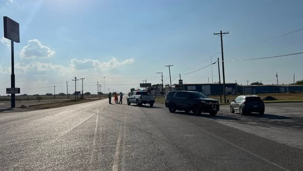 Fatal crash on Highway 85 in Dilley closes westbound lanes