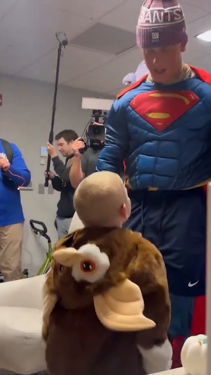 Jaxson Dart went to a New Jersey pediatric cancer center dressed as(02)