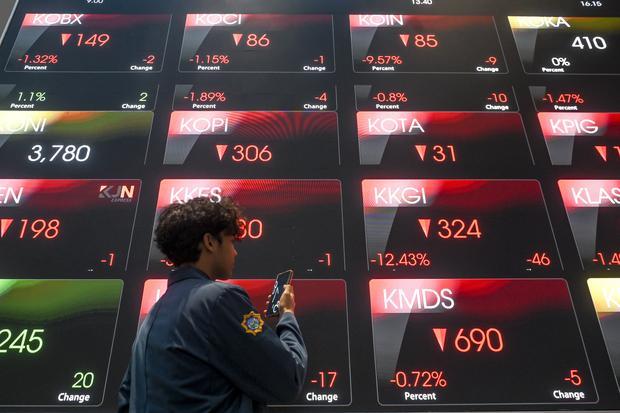 IHSG Diprediksi Turun, Analis Sarankan Saham INKP, ISAT, dan MYOR