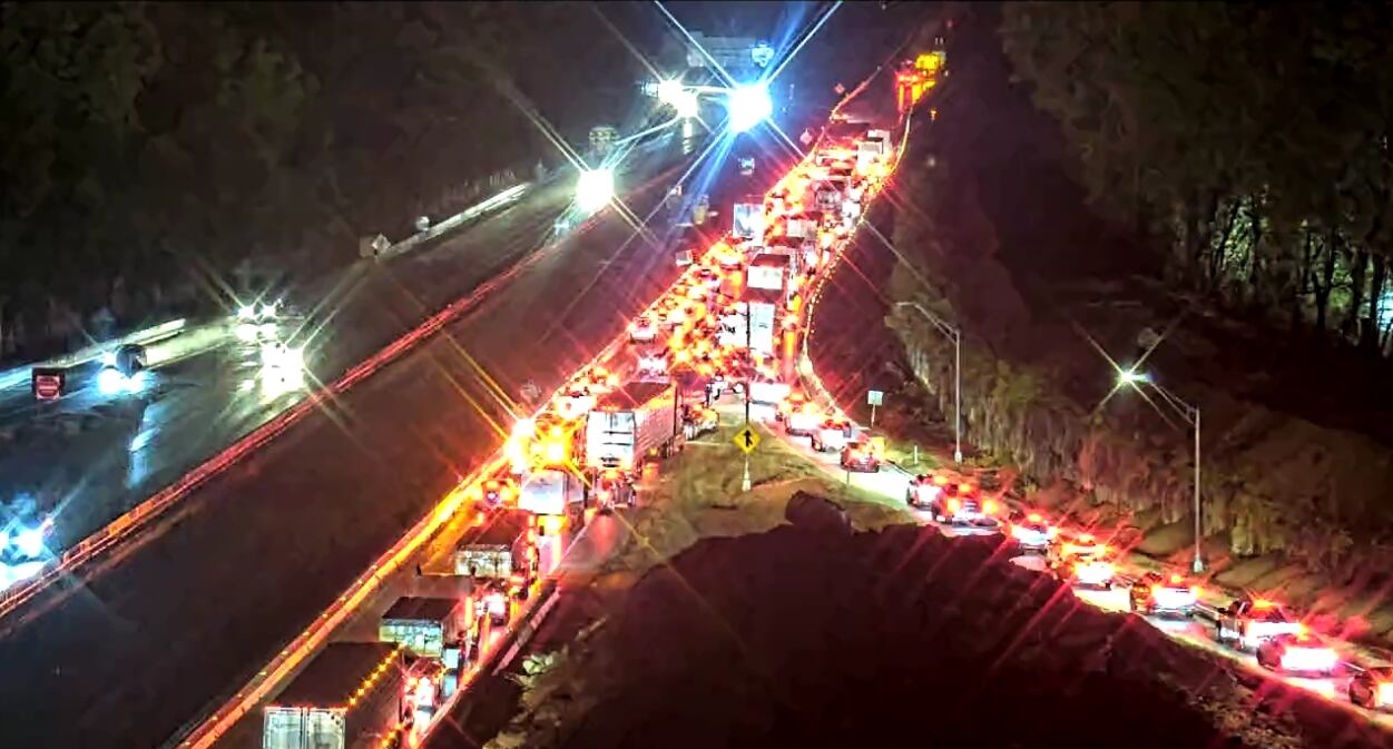 Lanes reopened on I-264 after crash near I-71, traffic still slow