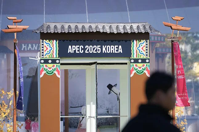 Pyongyang welcomes Trump to Korea by firing cruise missiles
