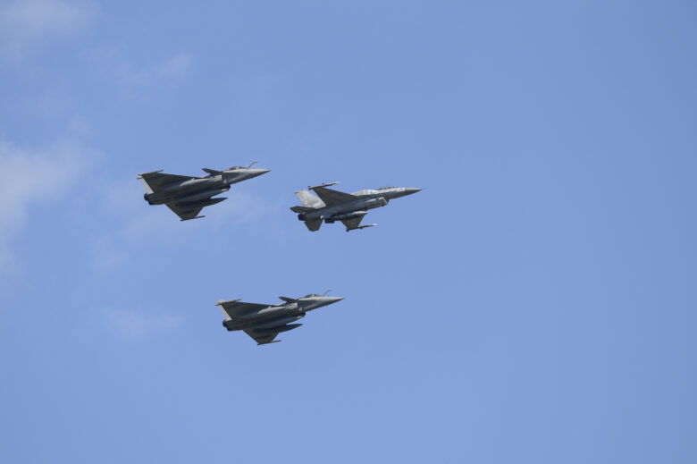 Pools leger onderschept Russisch verkenningsvliegtuig boven de ...