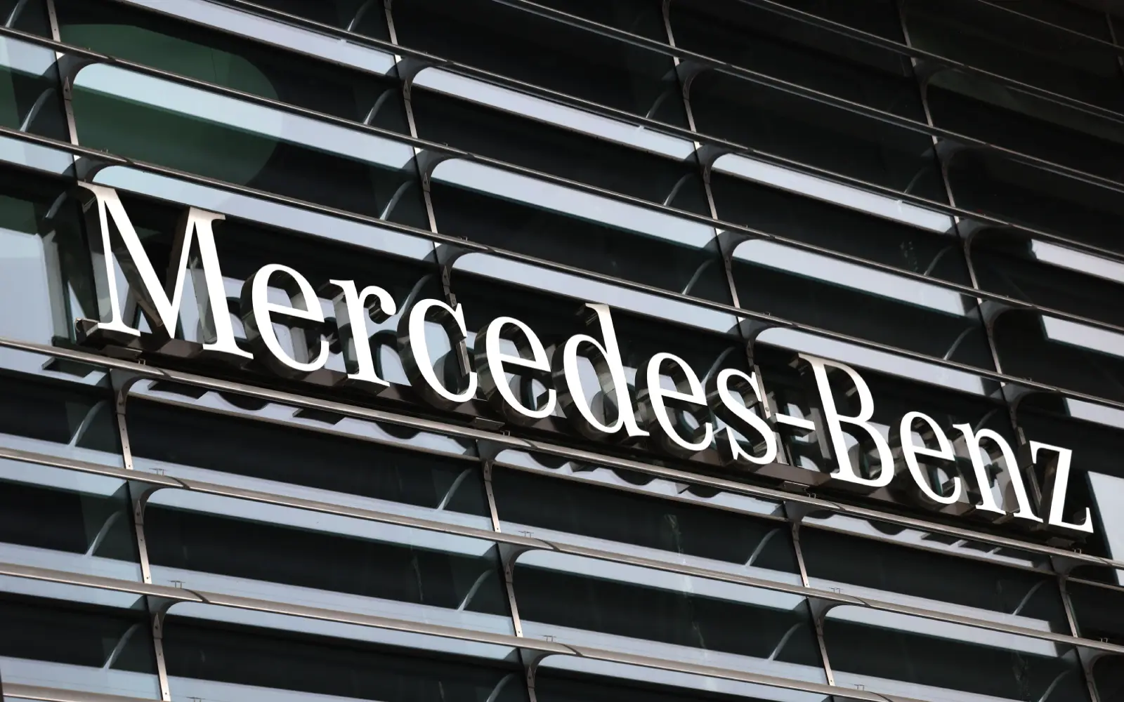Mercedes-Benz profits drop due to China slowdown and US tariffs