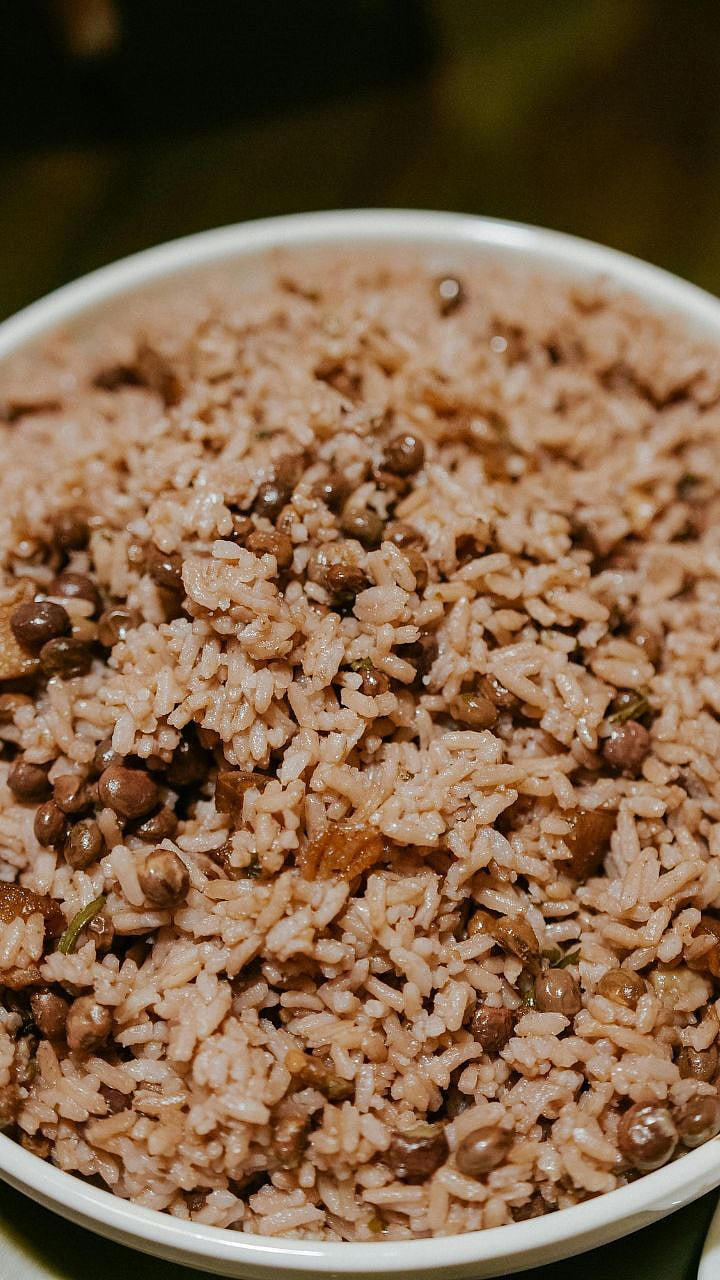 Cold Rice: फ्रिजमध्ये ठेवलेला भात पुन्हा गरम करून खाणं योग्य की अयोग्य ...
