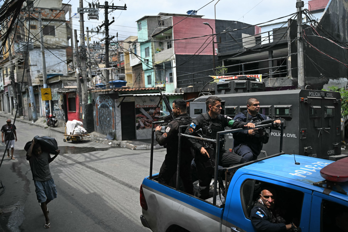 64 Dead in 'Street Battle' During Rio de Janeiro's Largest Gang Raid