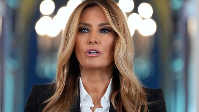 Herbst statt Horror?: Melania Trump zeigt Halloween-Deko am Weißen Haus