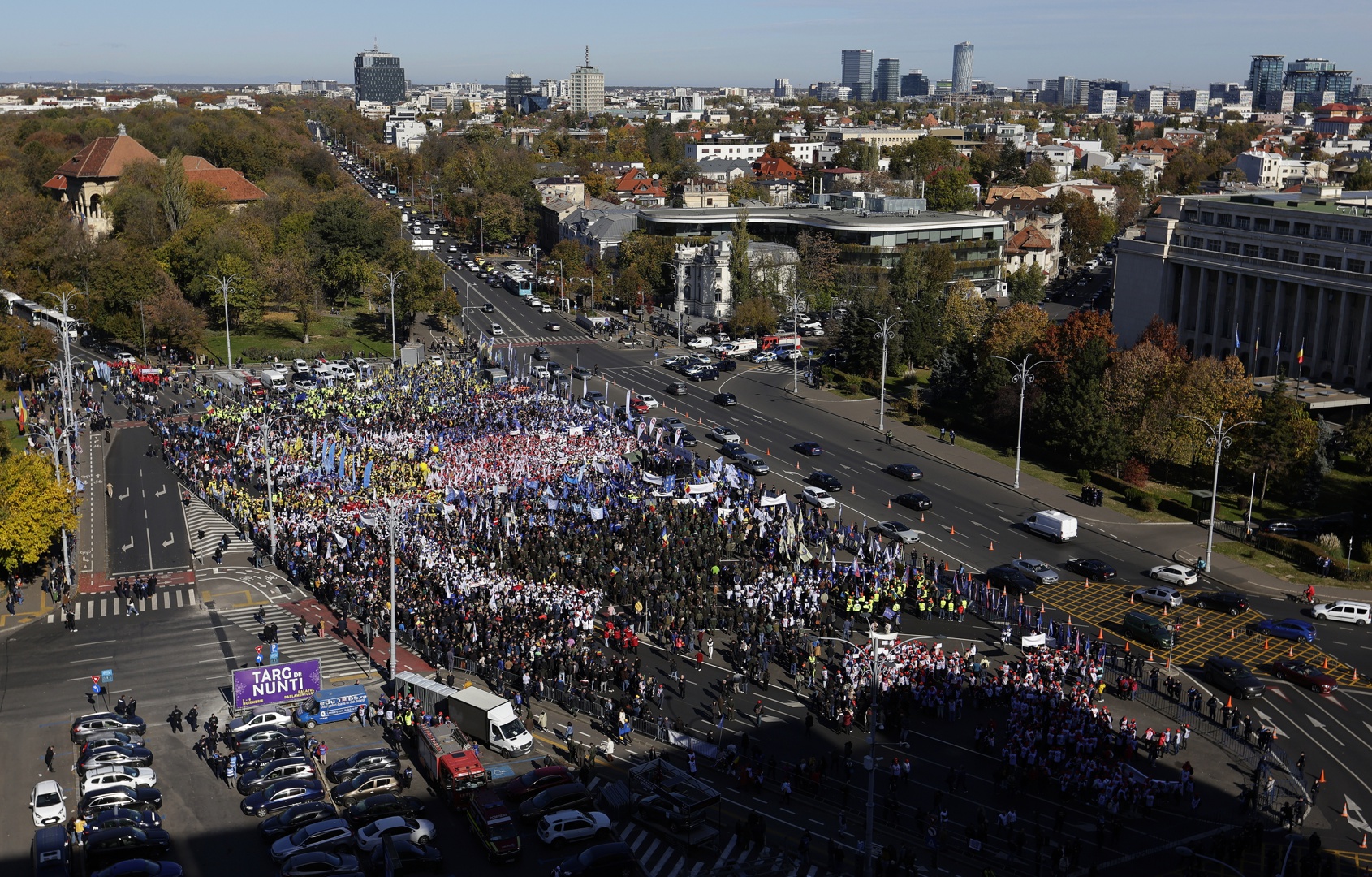 Miles de rumanos protestan en Bucarest contra las medidas de ahorro ...
