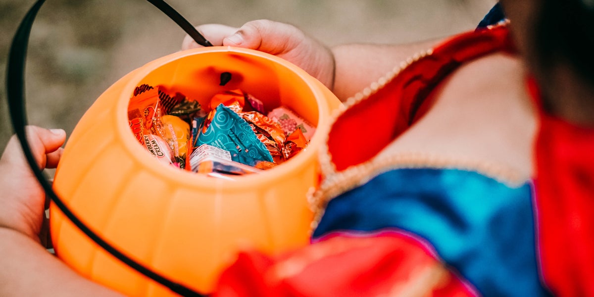 I'm A Doctor, These Are The Best (And Worst) Sweets To Give Trick-Or-Treaters