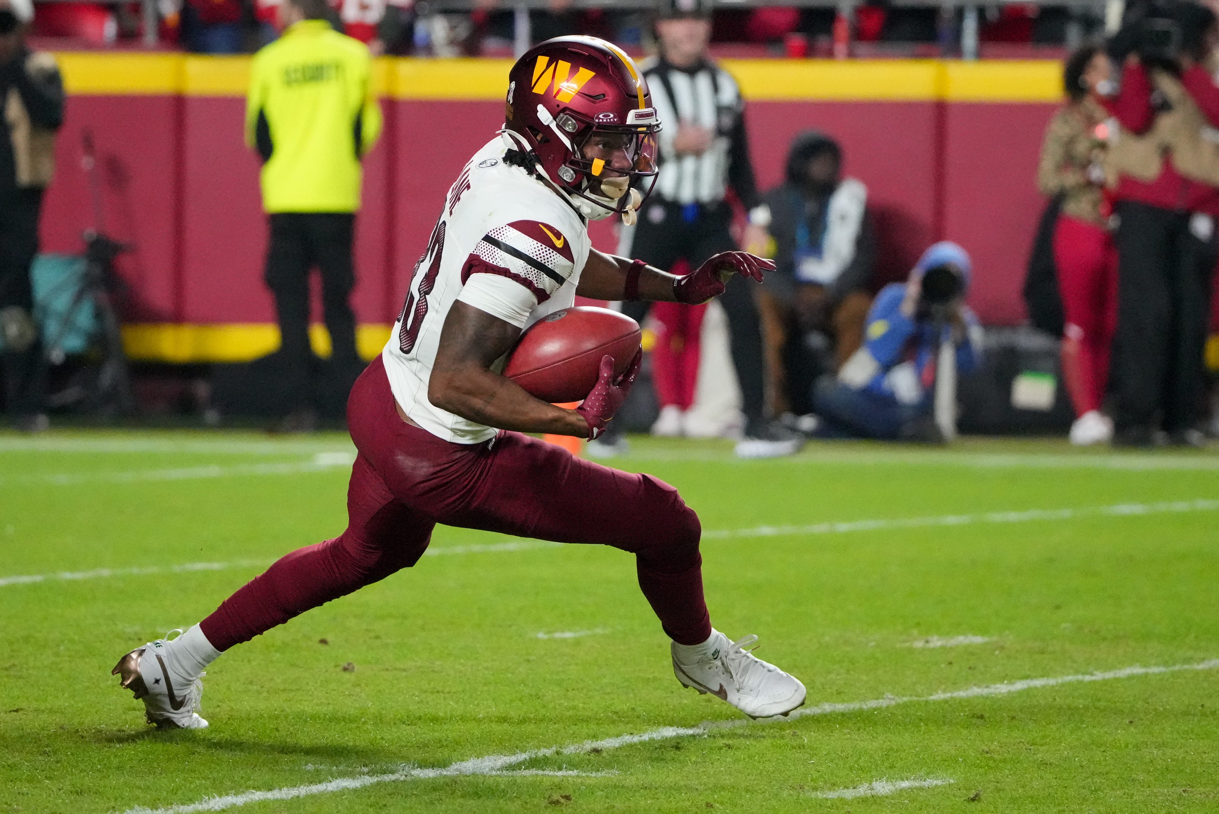 Commanders WR Jaylin Lane ruled out with an ankle injury vs. Eagles<br>