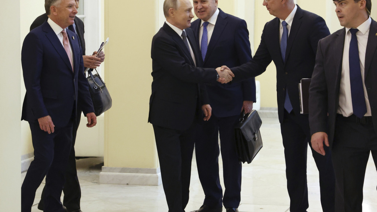 «Checkmate»: Πανηγυρισμοί στη Μόσχα με σκάκι για το «δώρο» του Τραμπ ...