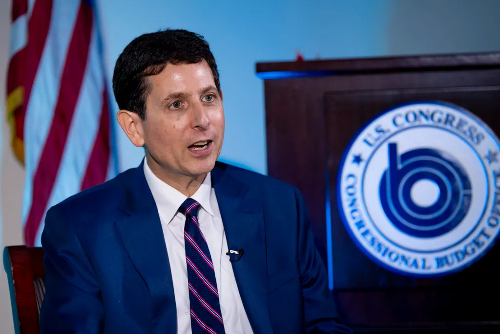 CBO warns of looming debt crisis