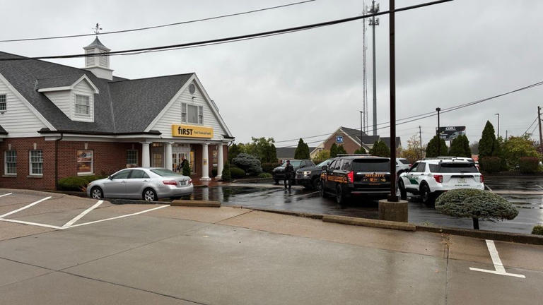 Police searching for suspect in bank robbery on Cincinnati's West Side