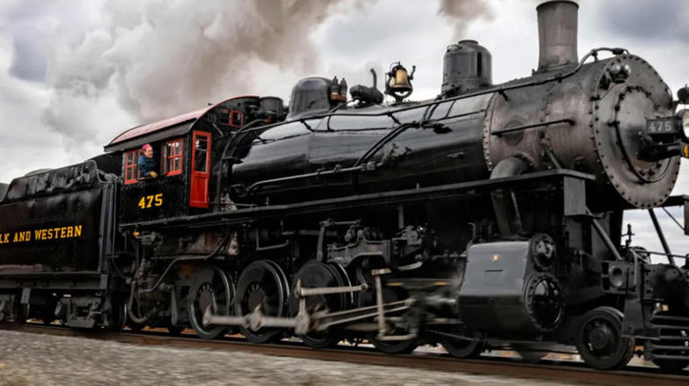 13 Trains That Take You Through America's Most Colorful Fall Rides
