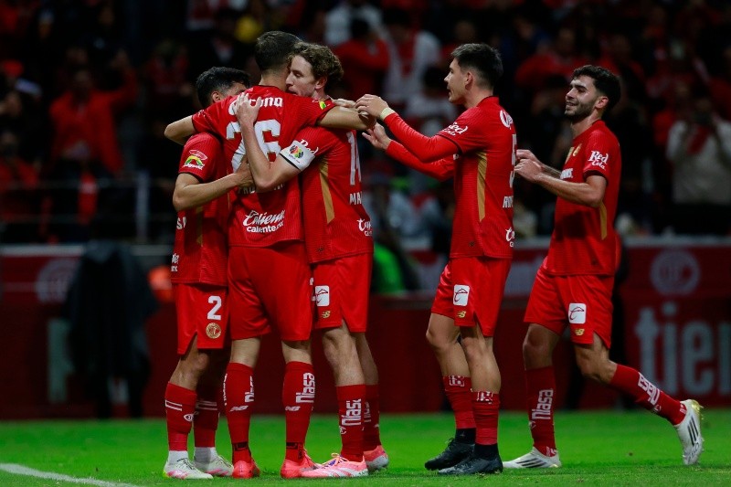 El actual líder del Apertura 2025, Toluca, tiene las alarmas encendidas. El campeón de la Liga MX es uno de los siete equipos que aún no ha cumplido con la Regla de Menores , poniendo en riesgo el liderato en la mesa a falta de dos jornadas.