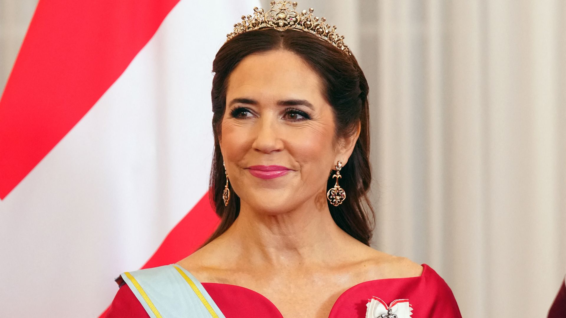 Mary of Denmark wields rifle and redefines royal protocol in military ...