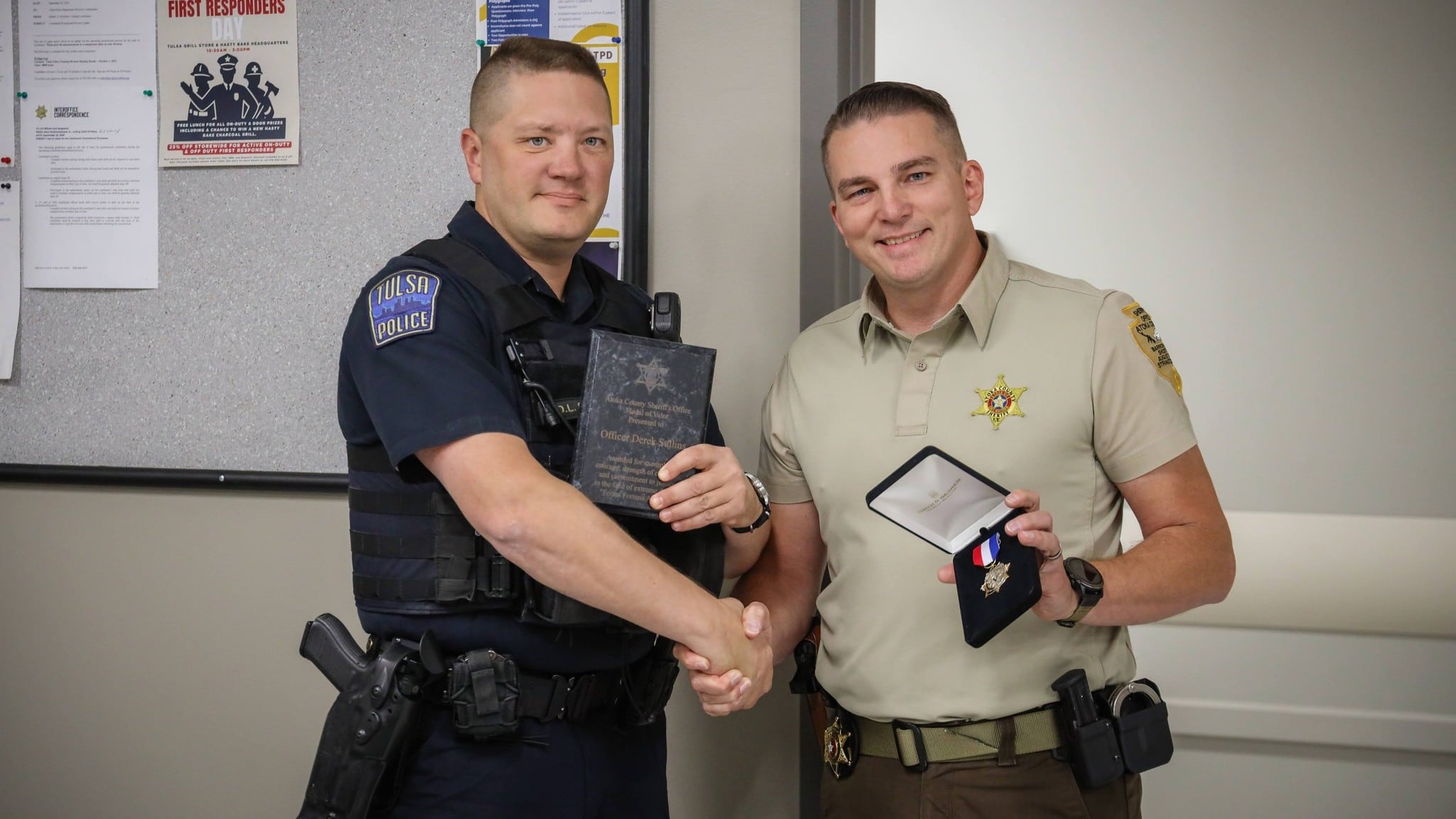 Tulsa police officer gets medal of valor from Atoka County