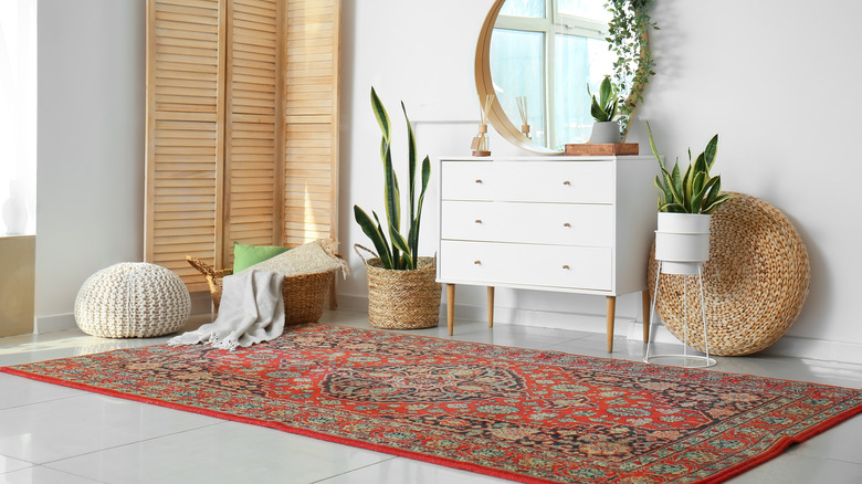 The Living Room Essential That You Should Always Buy Vintage, According ...