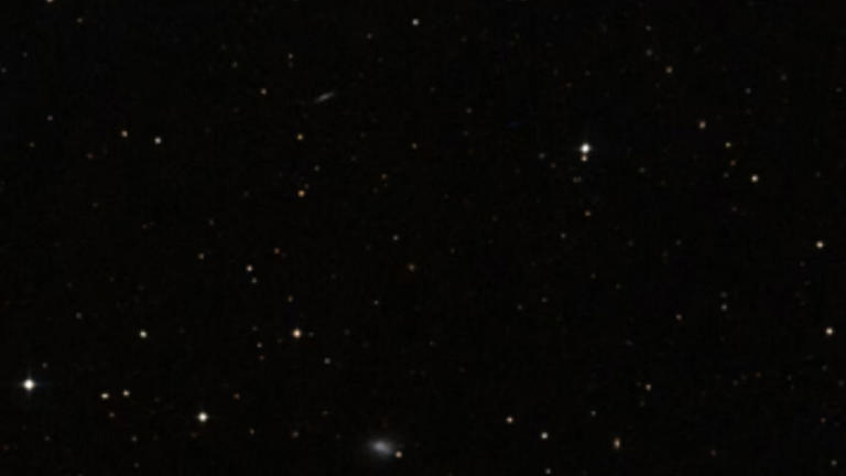 Un enorme agujero negro fue descubierto inesperadamente en una pequeña galaxia.