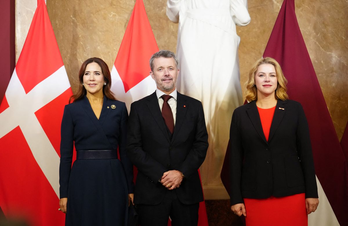 Mary of Denmark wields rifle and redefines royal protocol in military ...
