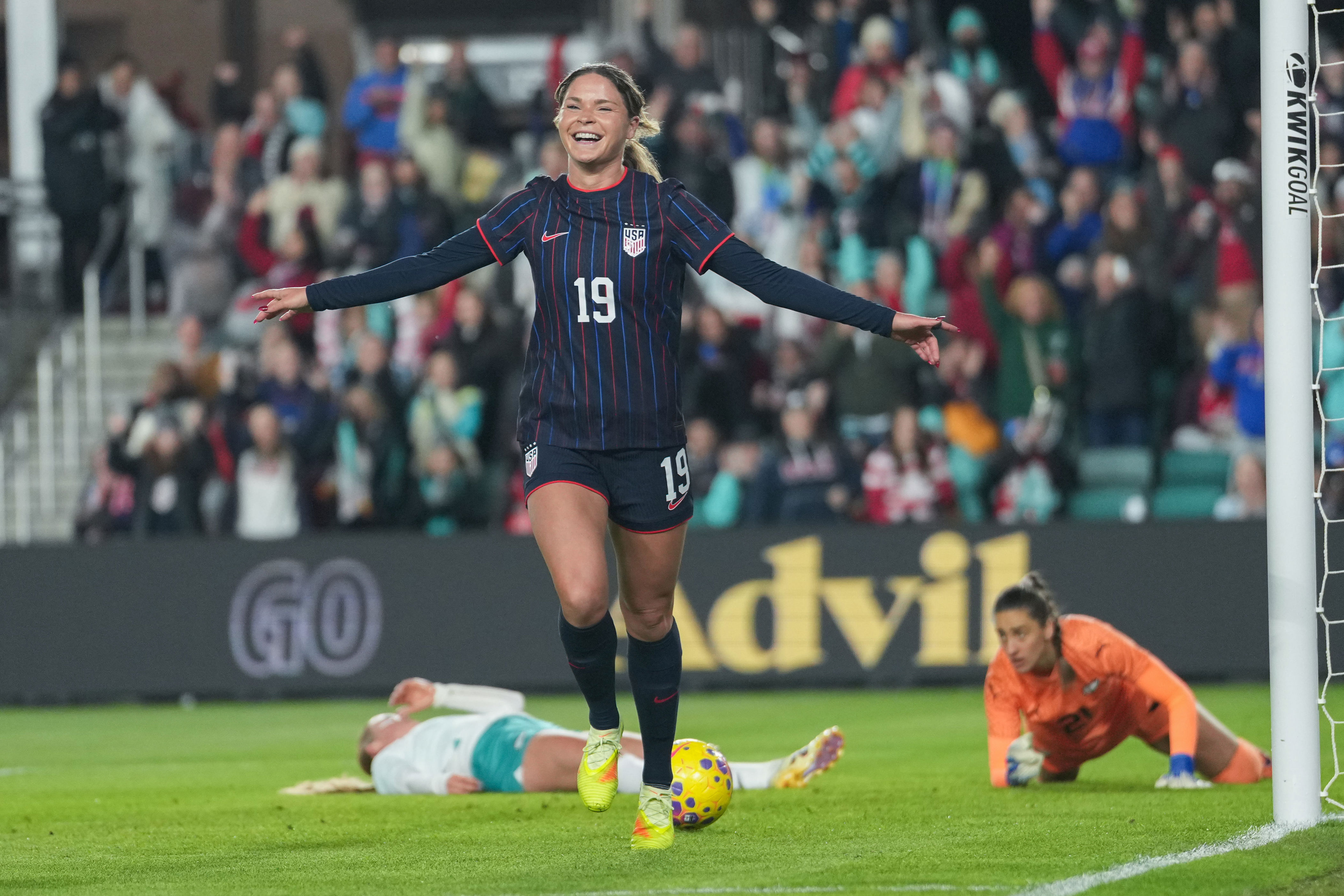 Racing Louisville’s Emma Sears shines bright with hat trick in USWNT’s ...