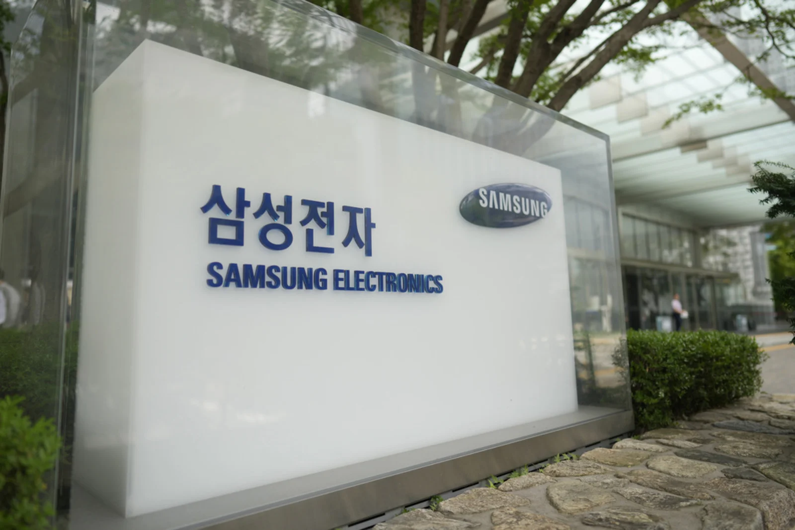 Samsung sees 32% profit surge in Q3 2023