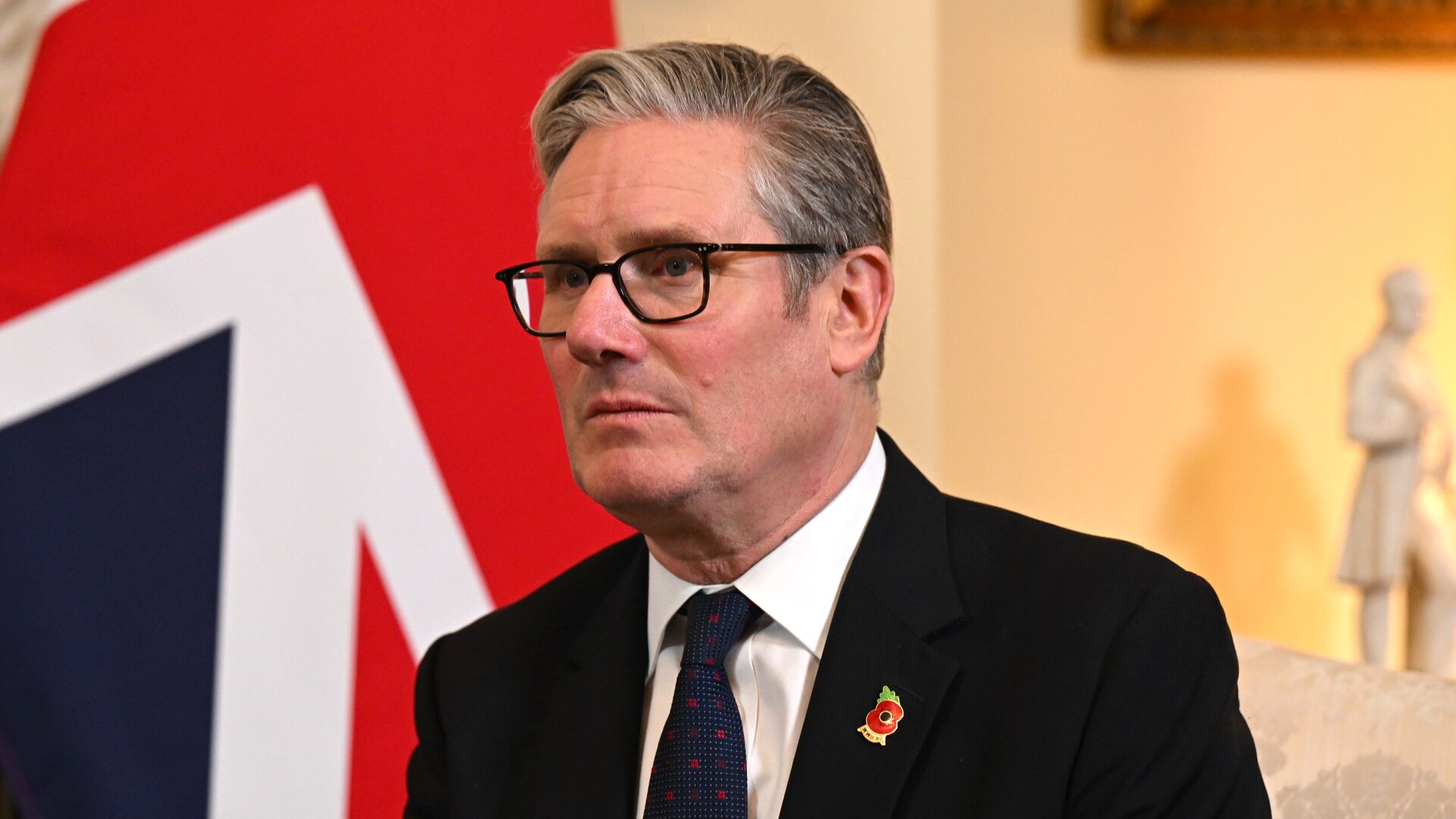 Keir Starmer set to shut down migrant hotels and relocate people to ...