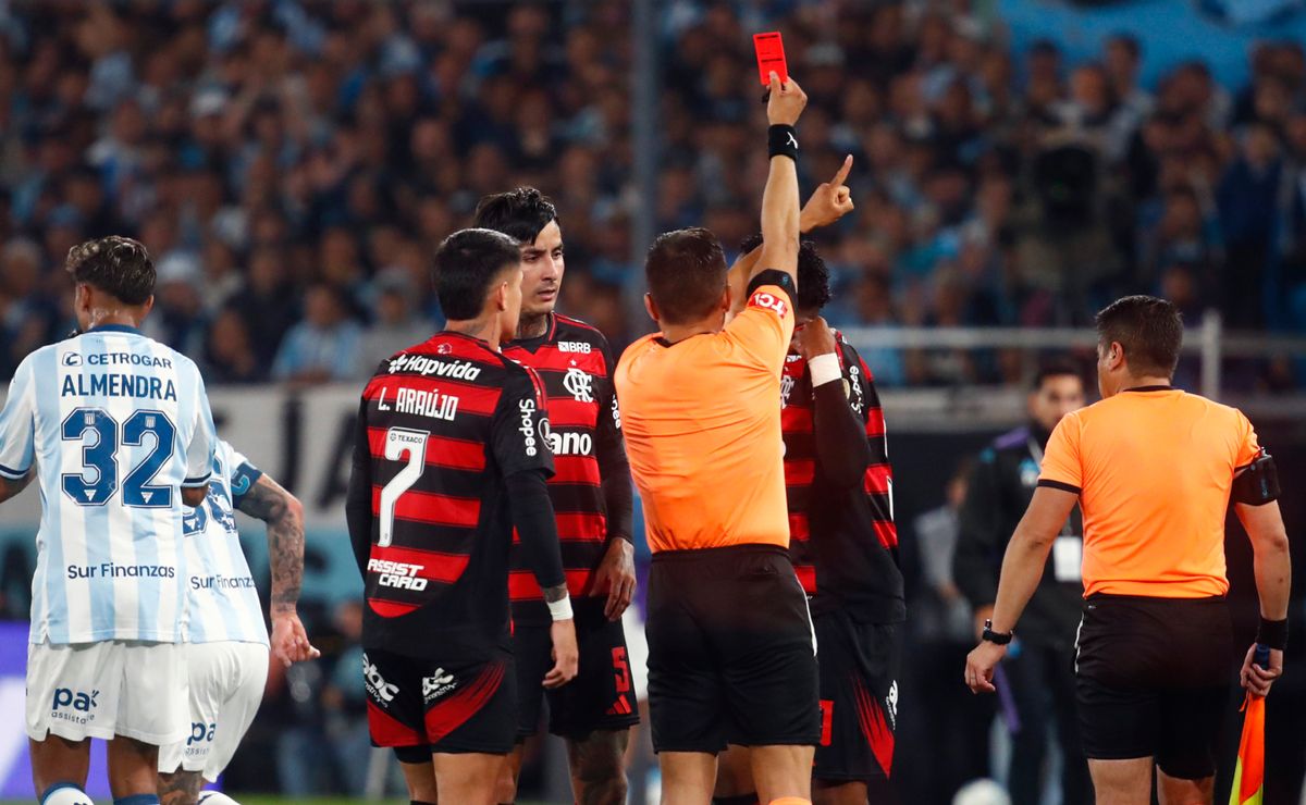 CHIQUI TAPIA: «Si van a hablar, que hablen todos, no me echen la culpa a  mí» – Santa Fe Deportivo, image size:1200x740