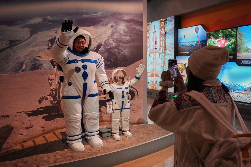 China says it's on track to land astronauts on the moon by 2030 ahead ...