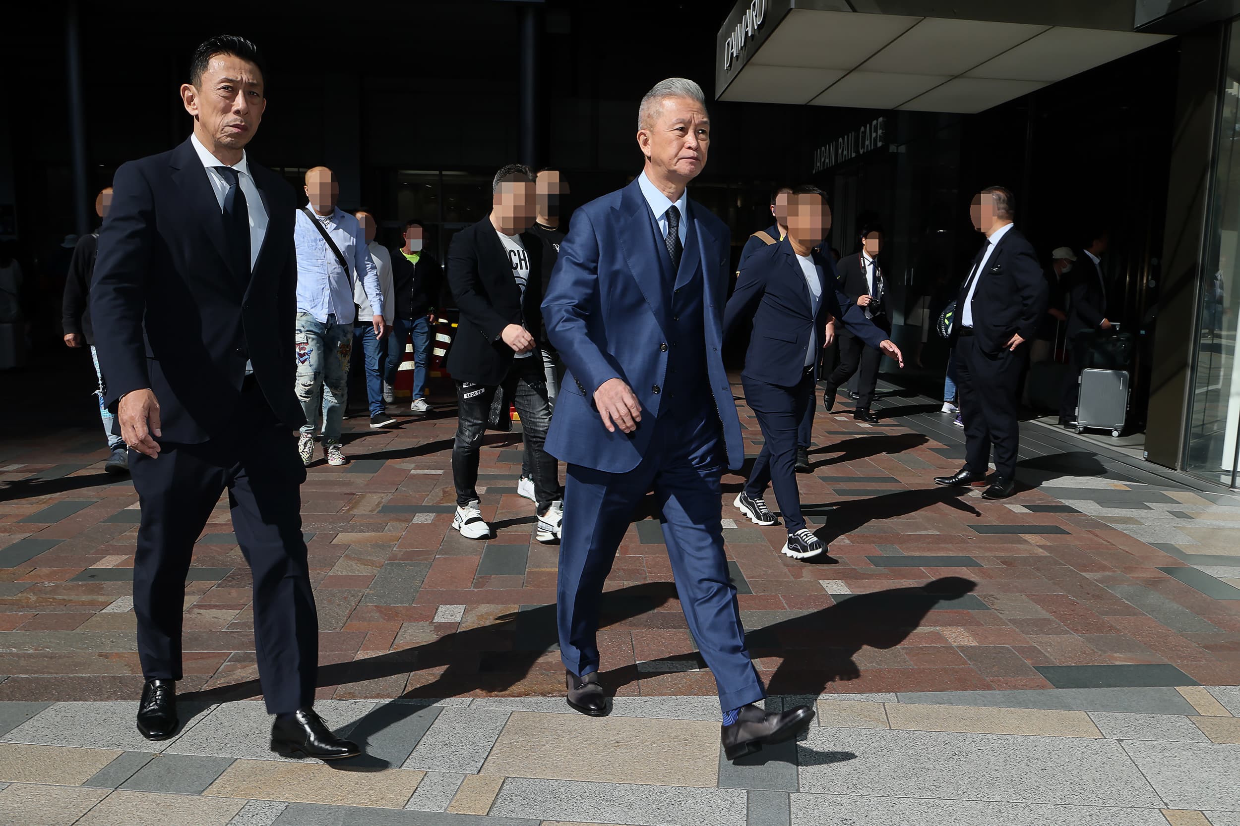 真っ昼間から稲川会最高幹部とともに…六代目山口組・竹内照明若頭「有名暴力団を訪問」の積極外交ぶり