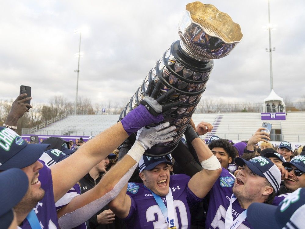 B.C. Lions rookie Jackson Findlay looks a little like Nathan Rourke ...