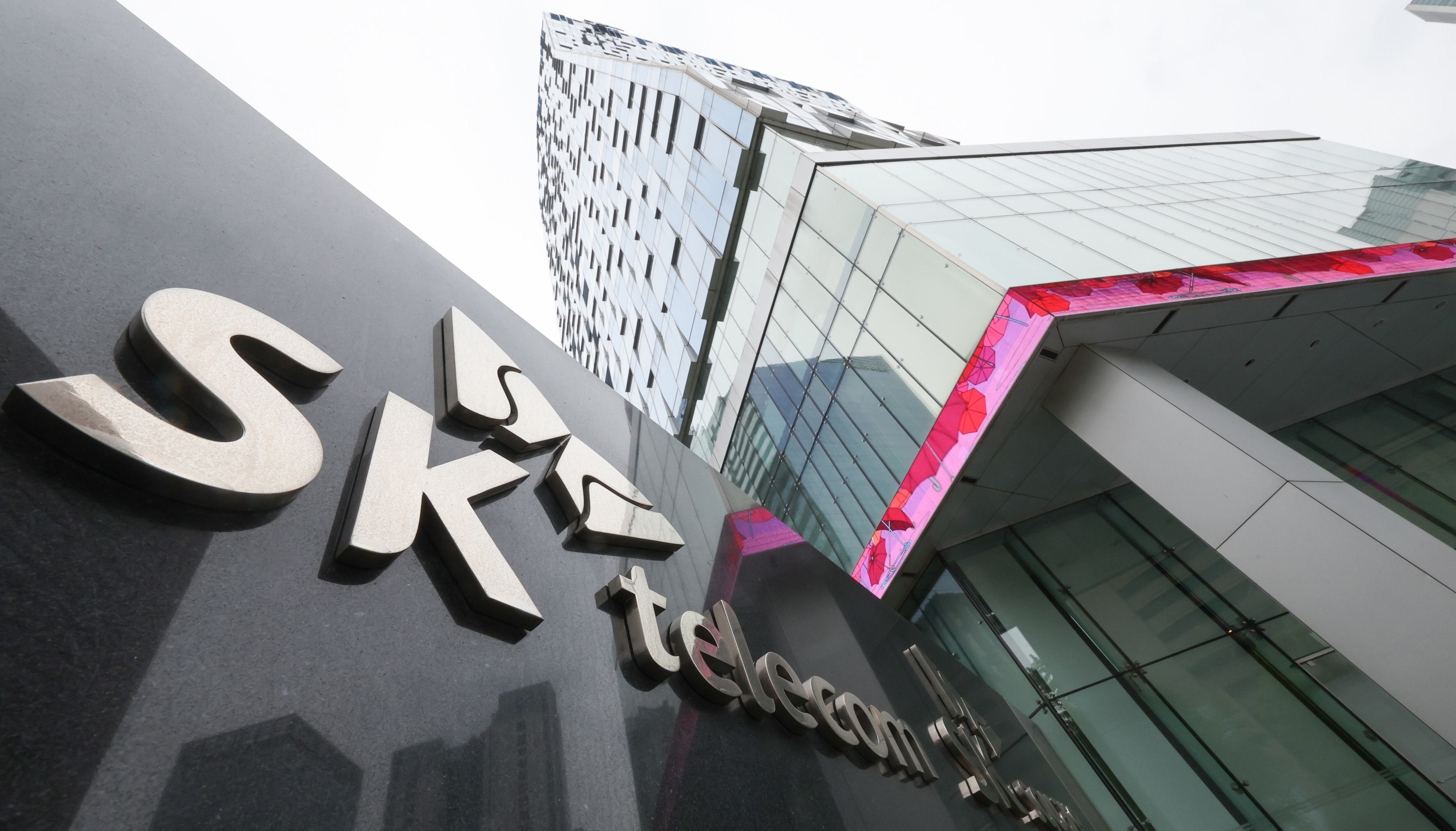 SK Telecom Operating Profit Plummets 90.9% from Hacking Compensation