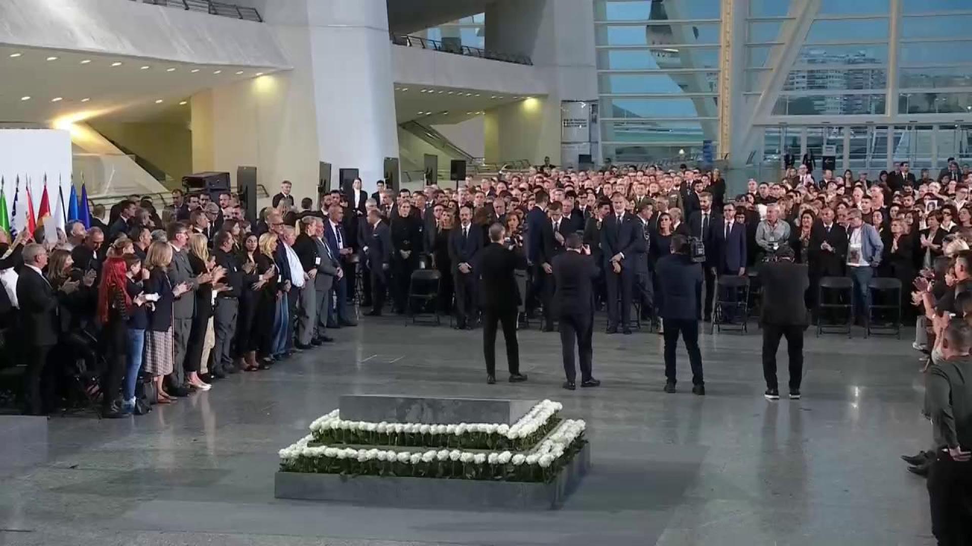 El Rey comparte el dolor por las víctimas de la dana y aboga por ...