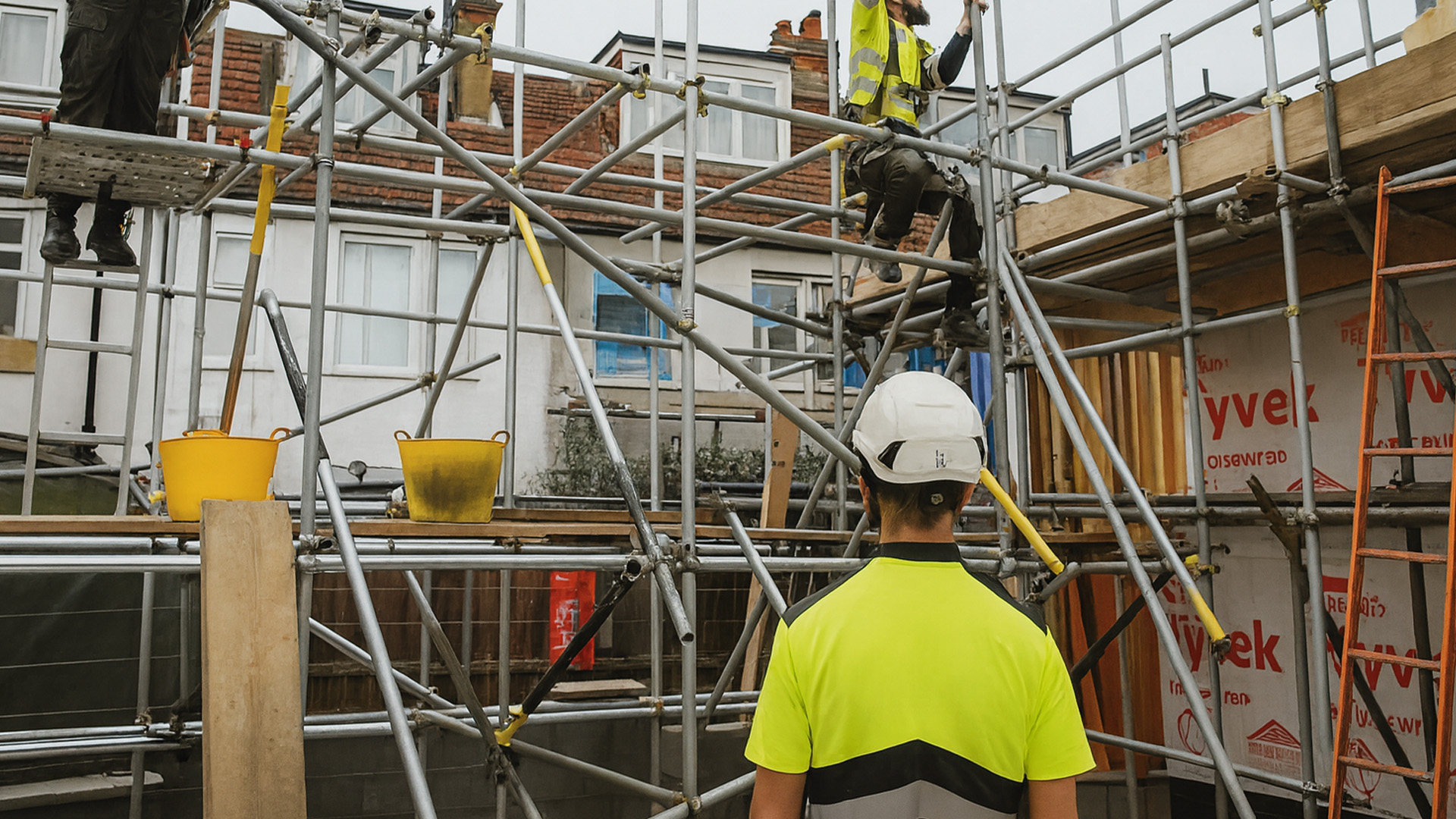 On-Site Scaffold Logistics and Structural Setup