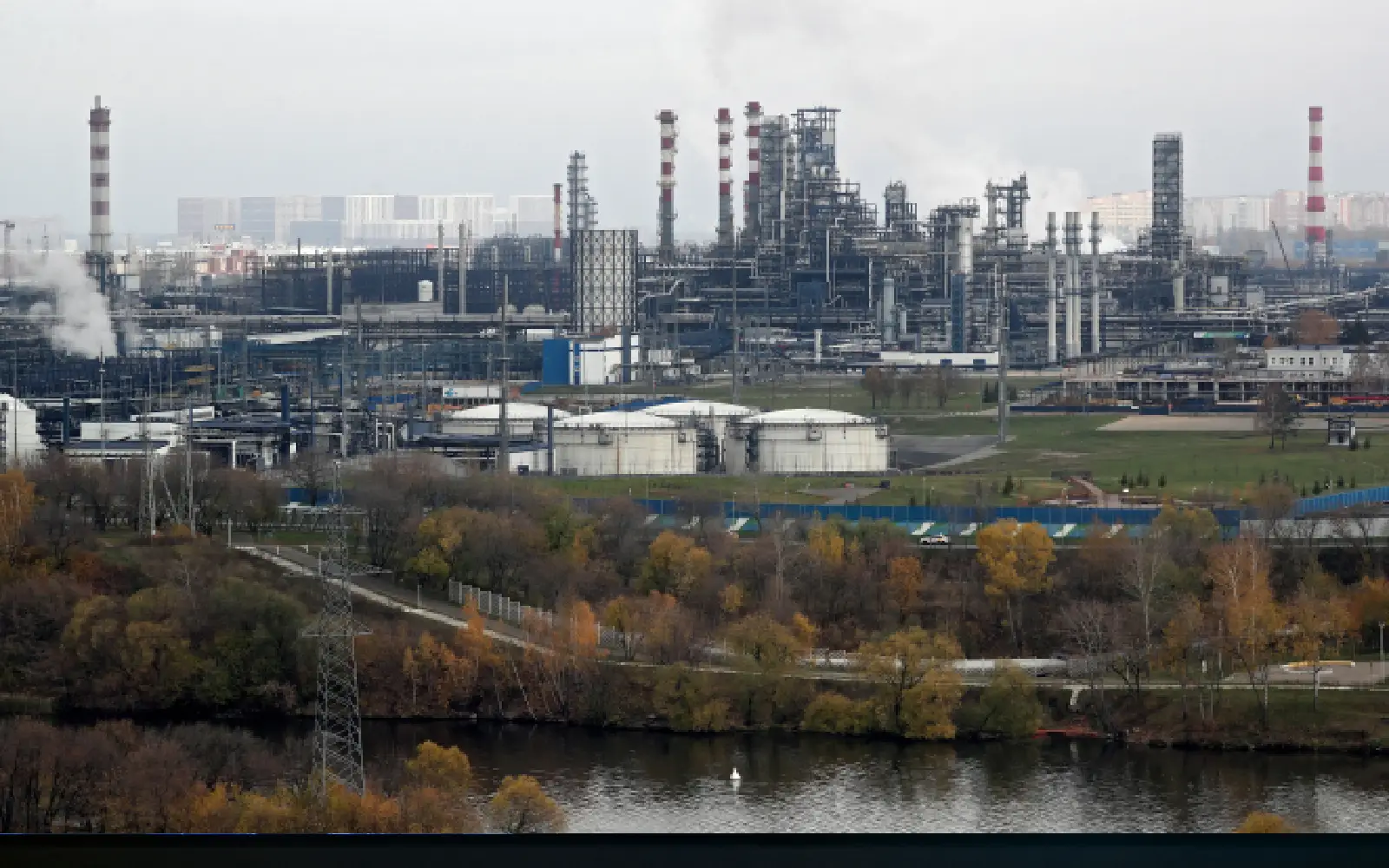 Indian Refinery Blocks Russian Oil Amid State Pressure