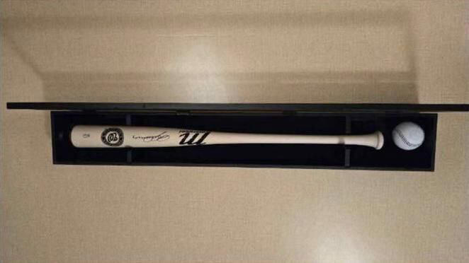Trump Exchanges Silla Crown, Baseball Bat with Lee