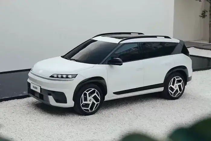 Hyundai’s $20K Electric SUV Goes 435 Miles on a Charge—and It’s Coming ...