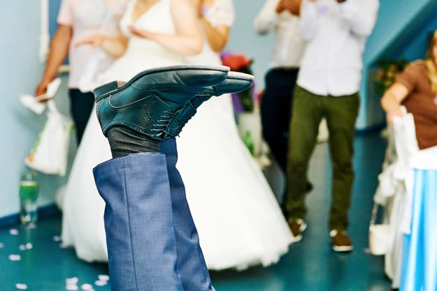 Experts Say These 12 Common Wedding Behaviors Are So 
