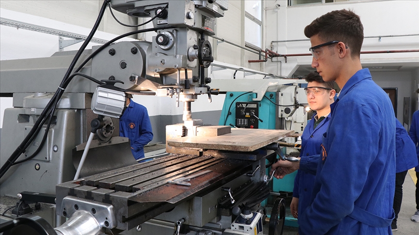 Sektör içi okul, sektöre entegre okul, bölge okul ve ihtisaslaşmış meslek liseleri yaygınlaştırılacak