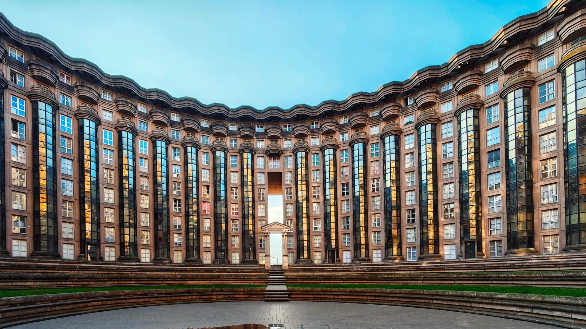 Near Paris, this brutalist building is a true architectural masterpiece ...