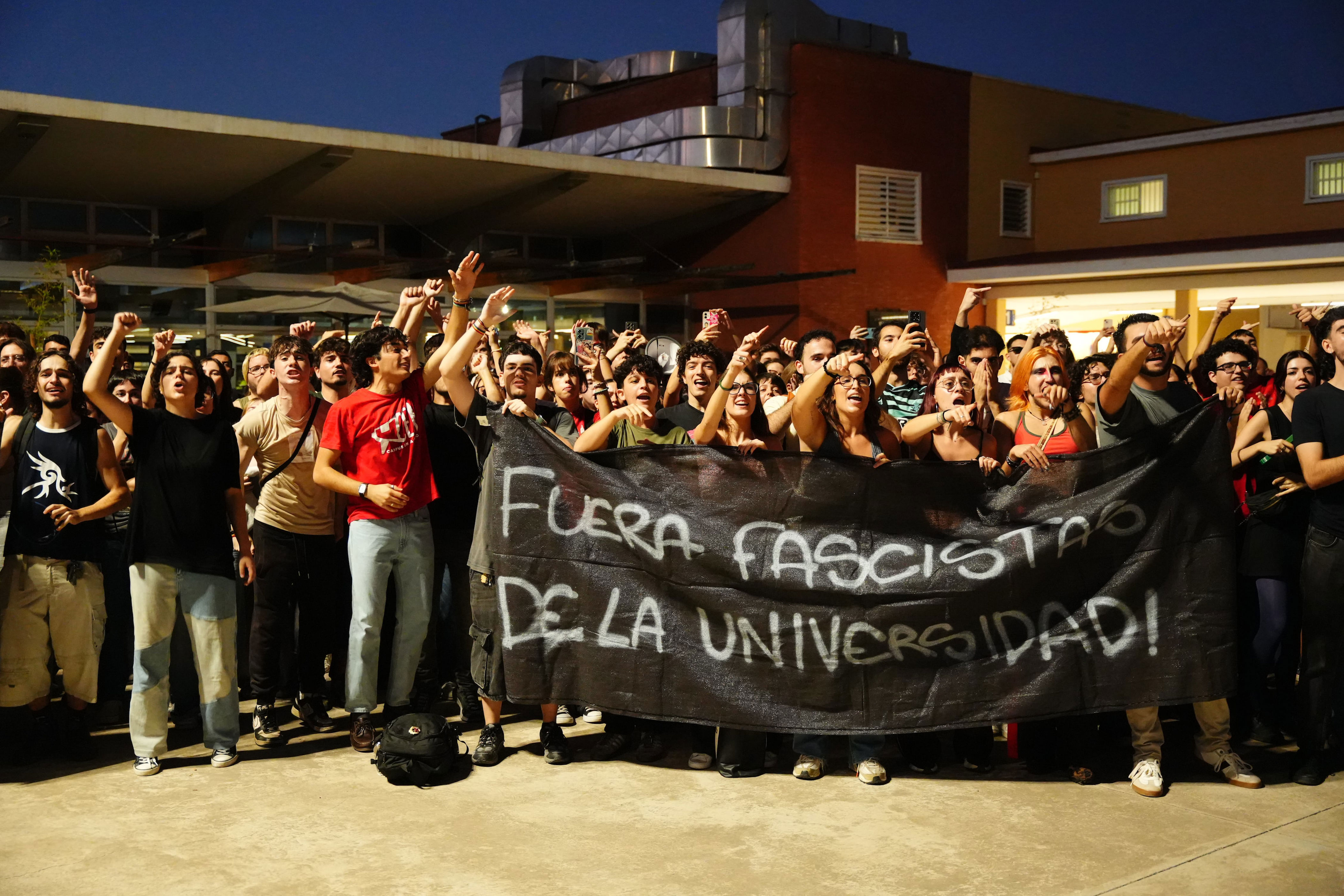 La Universidad de Navarra suspende la actividad “ante la previsión de  violencia” por un acto no autorizado de Vito Quiles