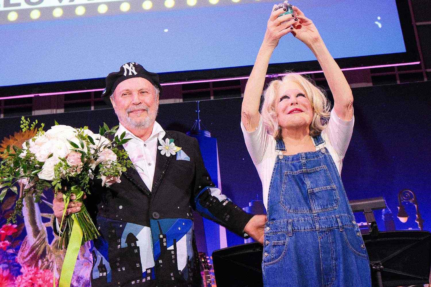Bette Midler, Billy Crystal Reunite for Surprise Performance of 'Pretty