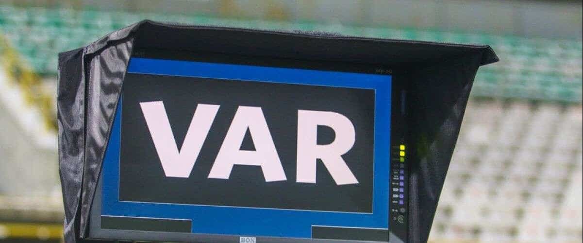 VAR vai deixar de ser o problema que é. Bom ou mau?