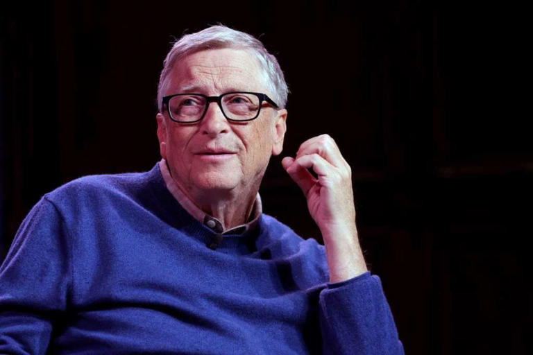 Bill Gates revela por qué solo usa móviles plegables de Samsung