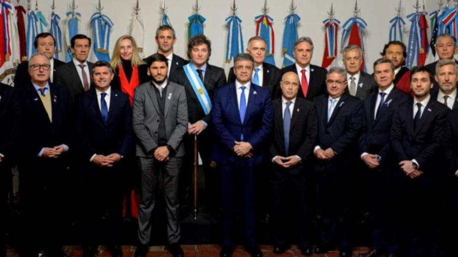 El abrazo entre Jaldo y Milei que desató críticas: del “no a la derecha” al diálogo con el Gobierno