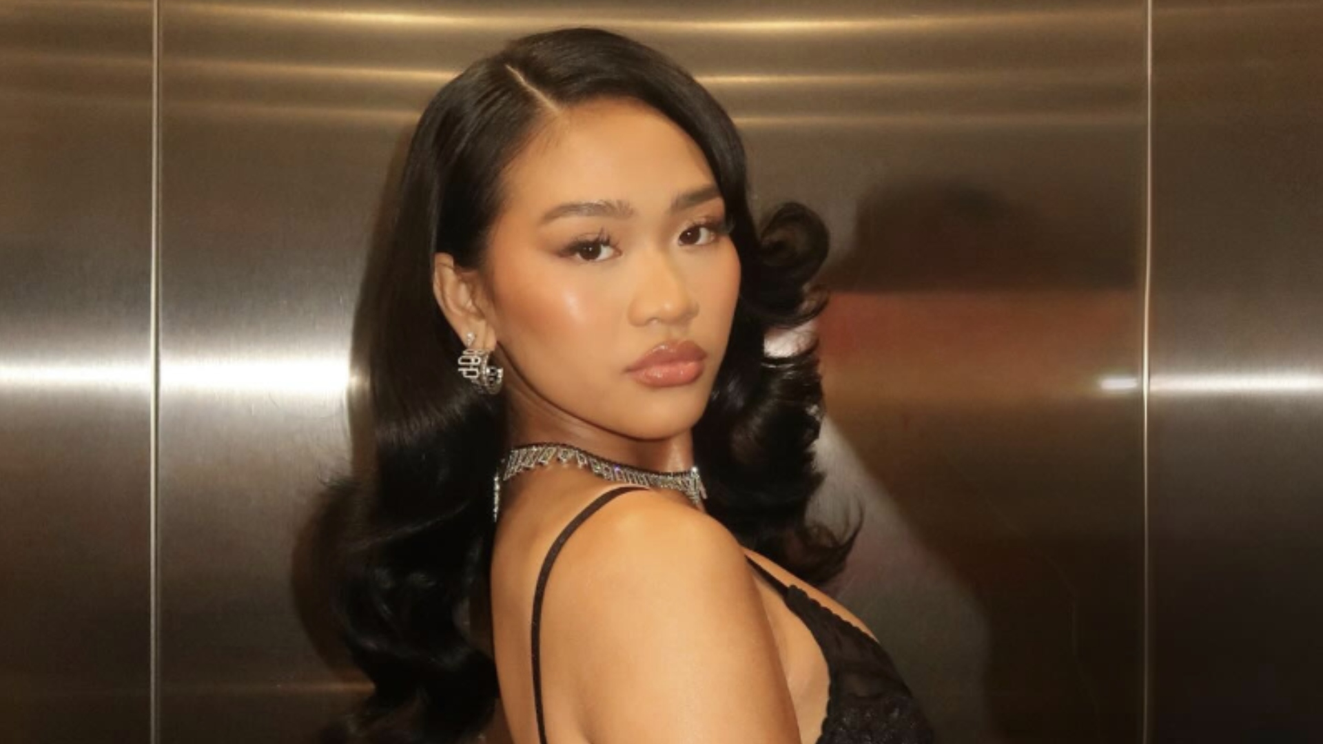 Sculpting dress highlights athlete's figure