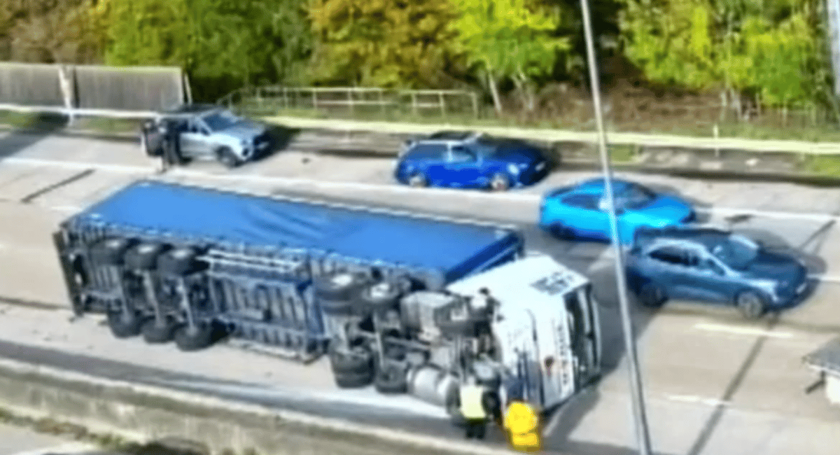 M25 closed with major delays after lorry overturns in crash