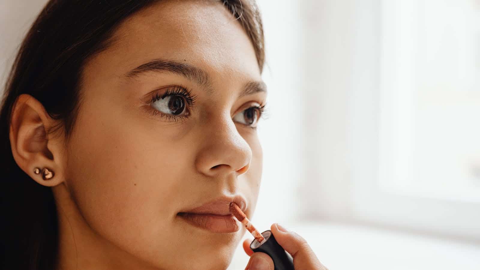 12 subtle phrases women use when they’re secretly into you