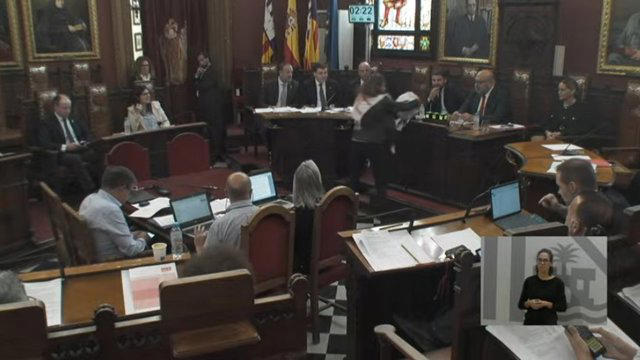 El alcalde de Palma carga contra la regidora de Podemos por su viaje en ...