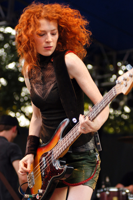 90s-rock-bassist-announces-new-memoir-to-share-her-story
